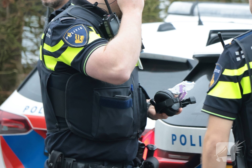 Steekincident in flatwoning leidt tot gewonde