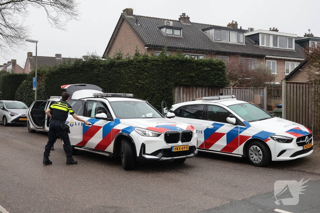 Steekincident in flatwoning leidt tot gewonde