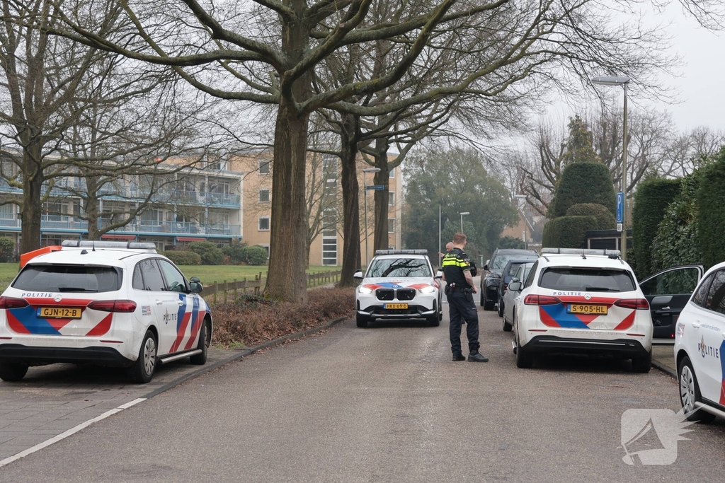 Steekincident in flatwoning leidt tot gewonde