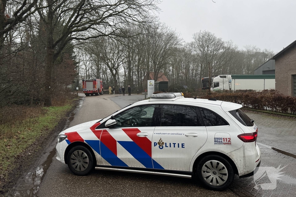 Vrachtwagen beschadigt gasstation en veroorzaakt gaslekkage