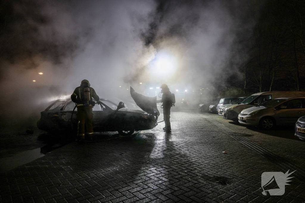 Auto in vlammen opgegaan met vermoedelijke brandstichting