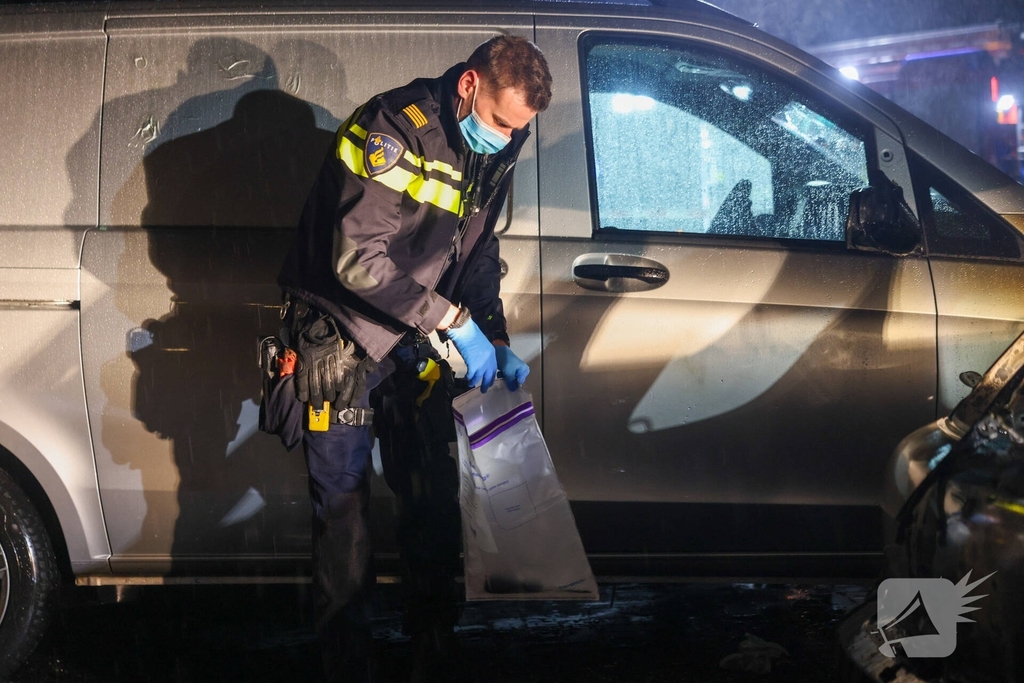 Auto in vlammen opgegaan met vermoedelijke brandstichting