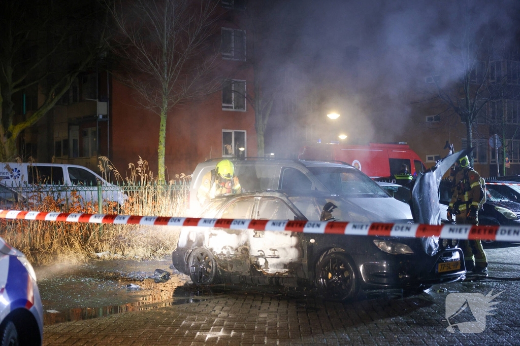 Auto in vlammen opgegaan met vermoedelijke brandstichting