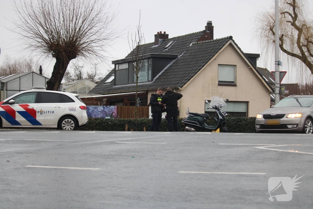 Automobiliste ziet scooterrijder over het hoofd