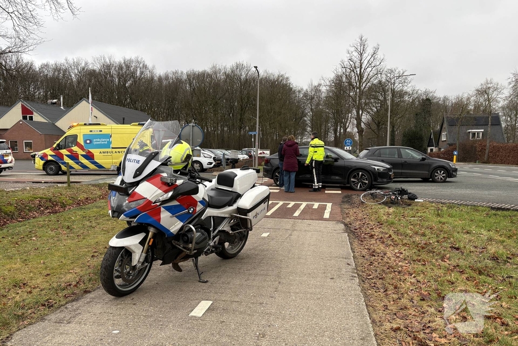 Fietser gewond bij botsing met auto