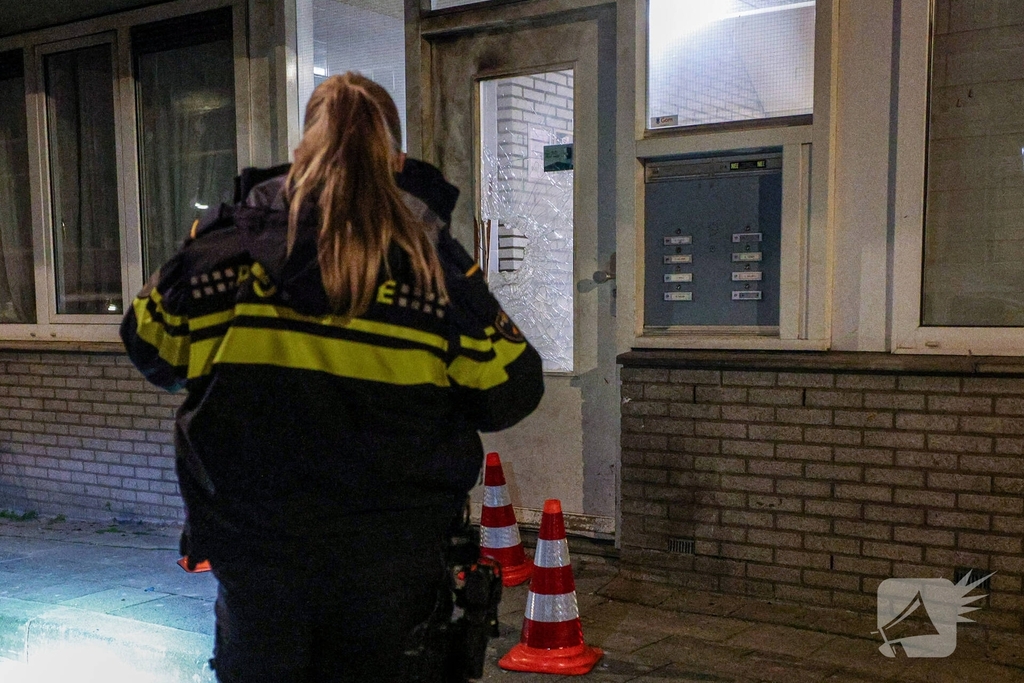 Explosie bij portiekwoning veroorzaakt aanzienlijke schade