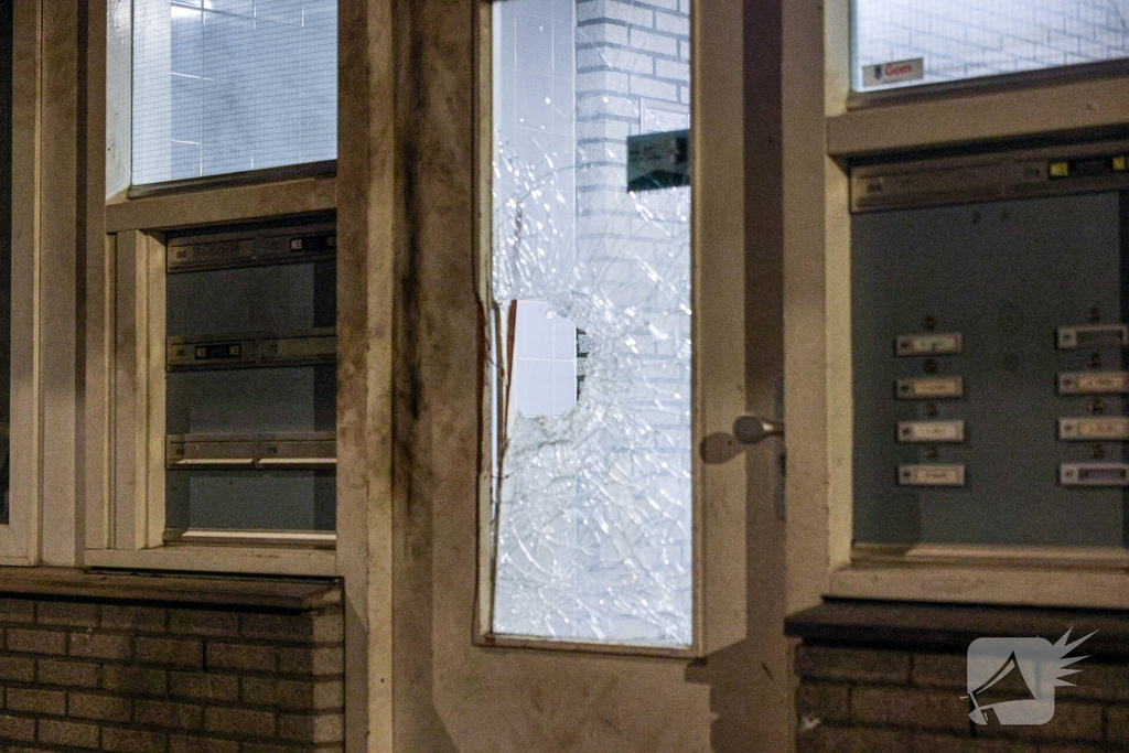 Explosie bij portiekwoning veroorzaakt aanzienlijke schade