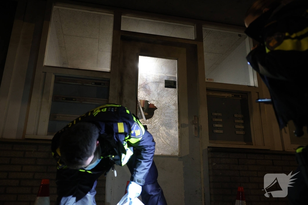 Explosie bij portiekwoning veroorzaakt aanzienlijke schade