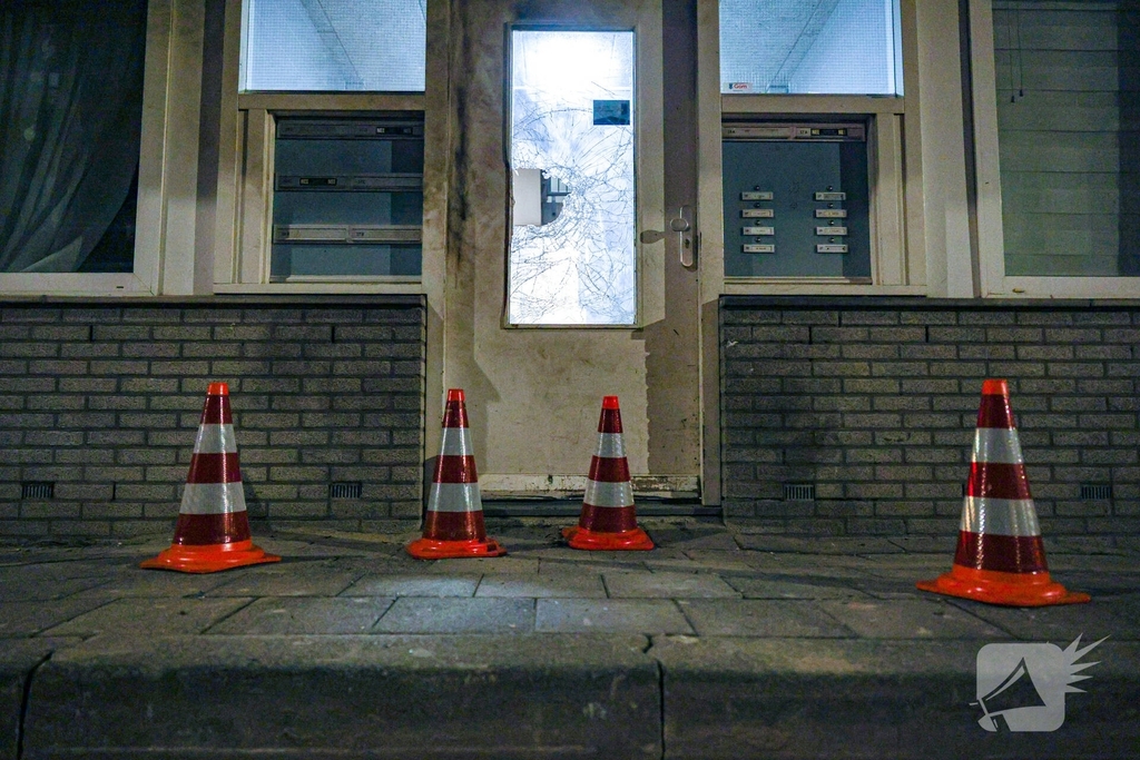 Explosie bij portiekwoning veroorzaakt aanzienlijke schade