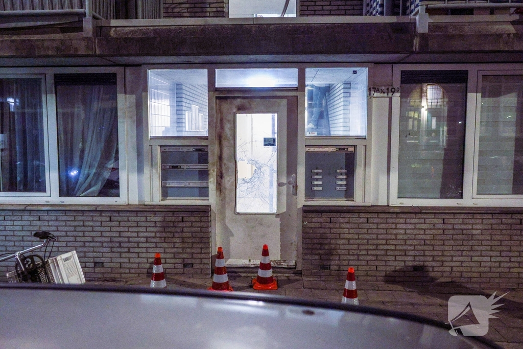 Explosie bij portiekwoning veroorzaakt aanzienlijke schade