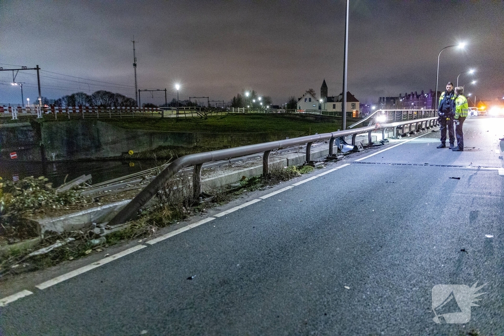 Auto belandt in het water na ongeval
