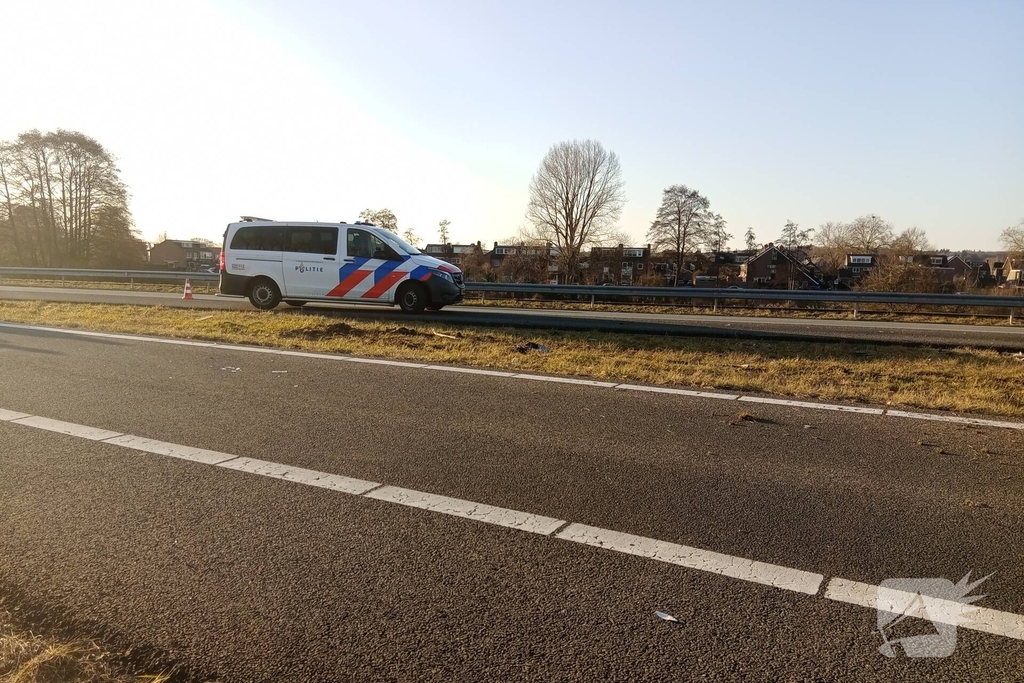 Automobilist verliest macht over het stuur en ramt een verkeersbord