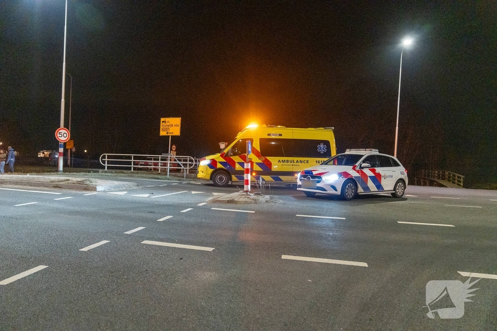 Aanrijding tussen twee auto's met aanhouding