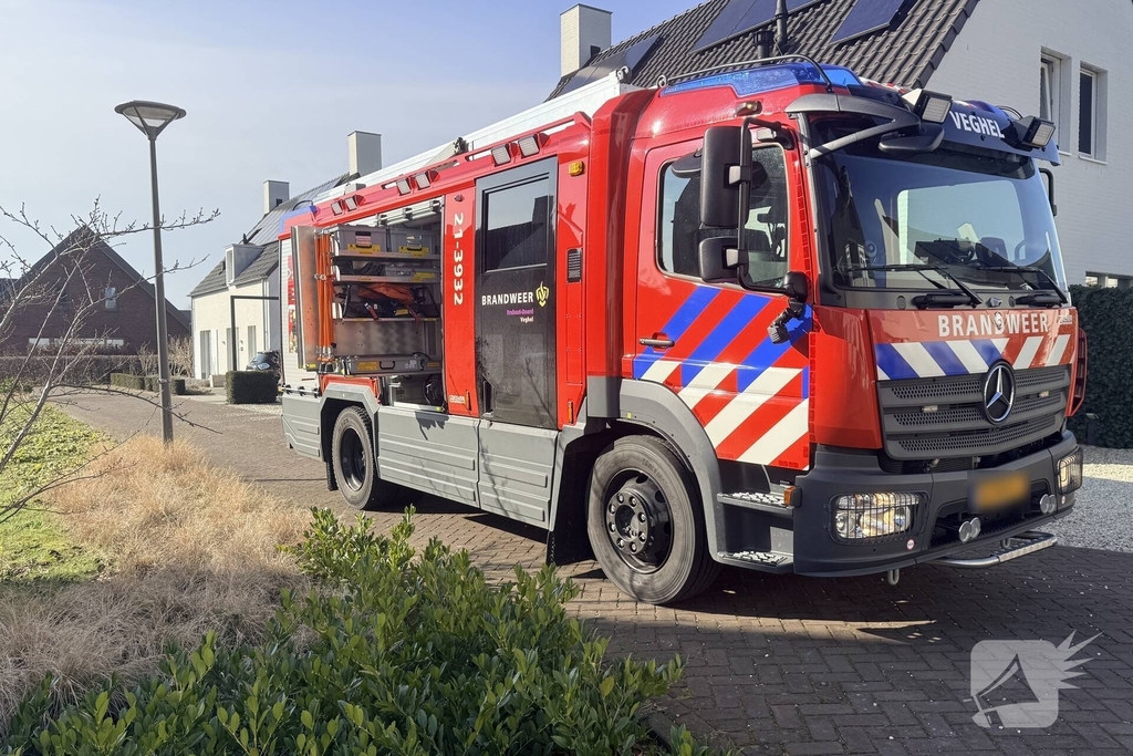 Baby van twee weken vast in auto