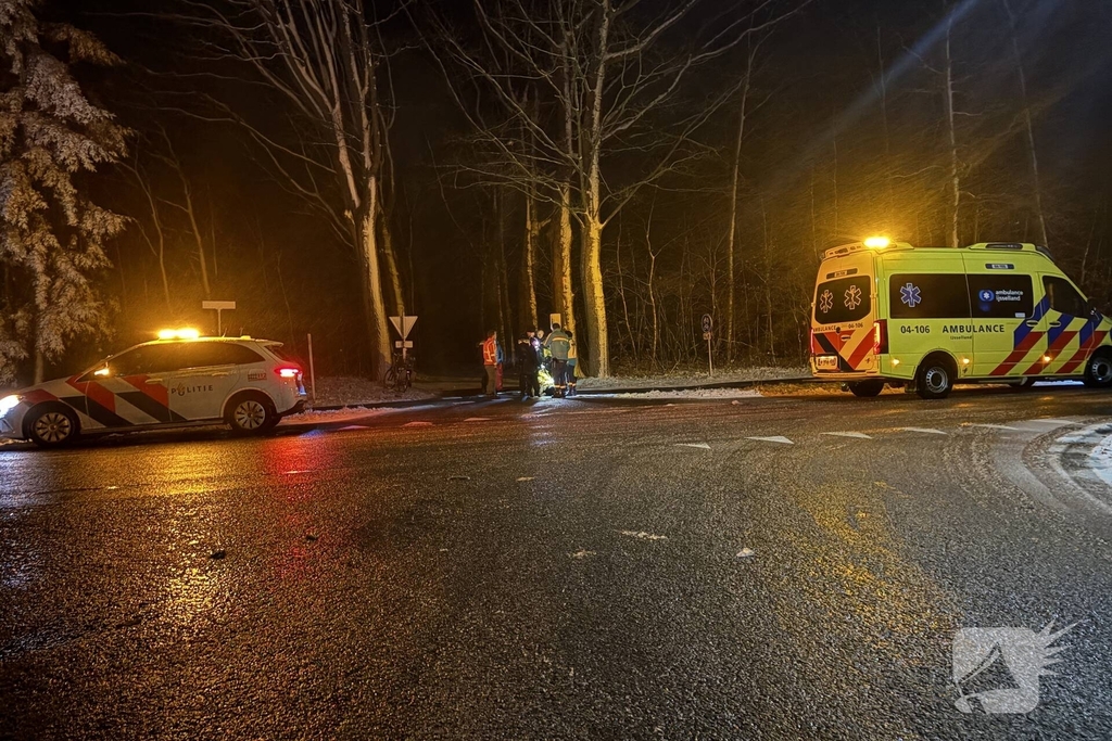 Fietser gewond door val op gladde weg