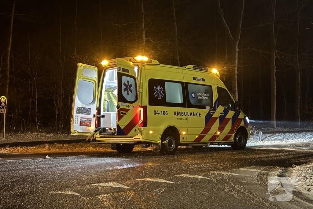 Fietser gewond door val op gladde weg