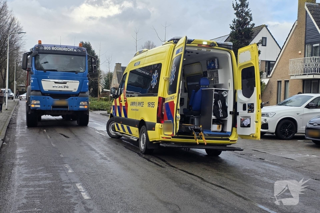 Fietser gewond bij aanrijding met vrachtwagen
