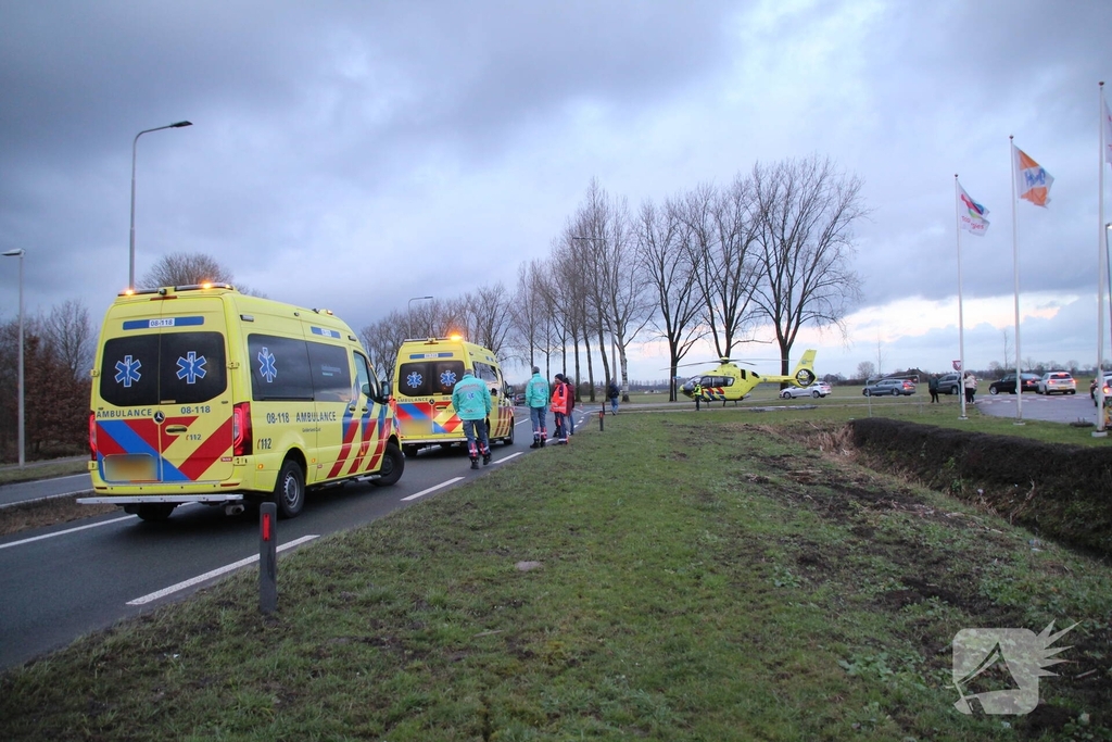 Zware aanrijding tussen fietser en busje
