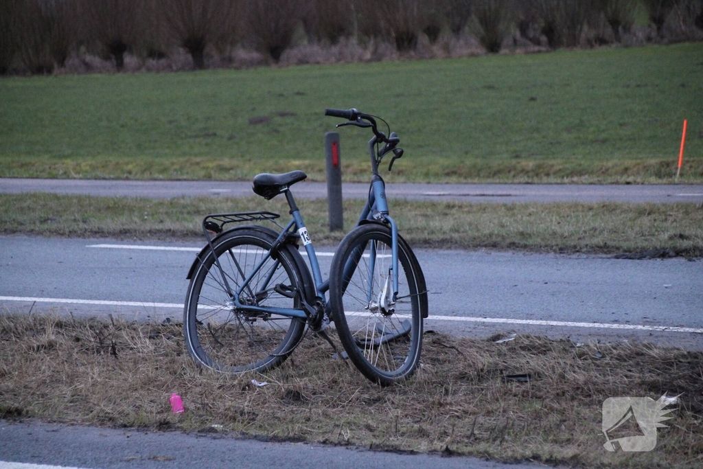 Zware aanrijding tussen fietser en busje
