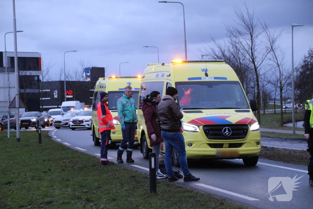 Zware aanrijding tussen fietser en busje