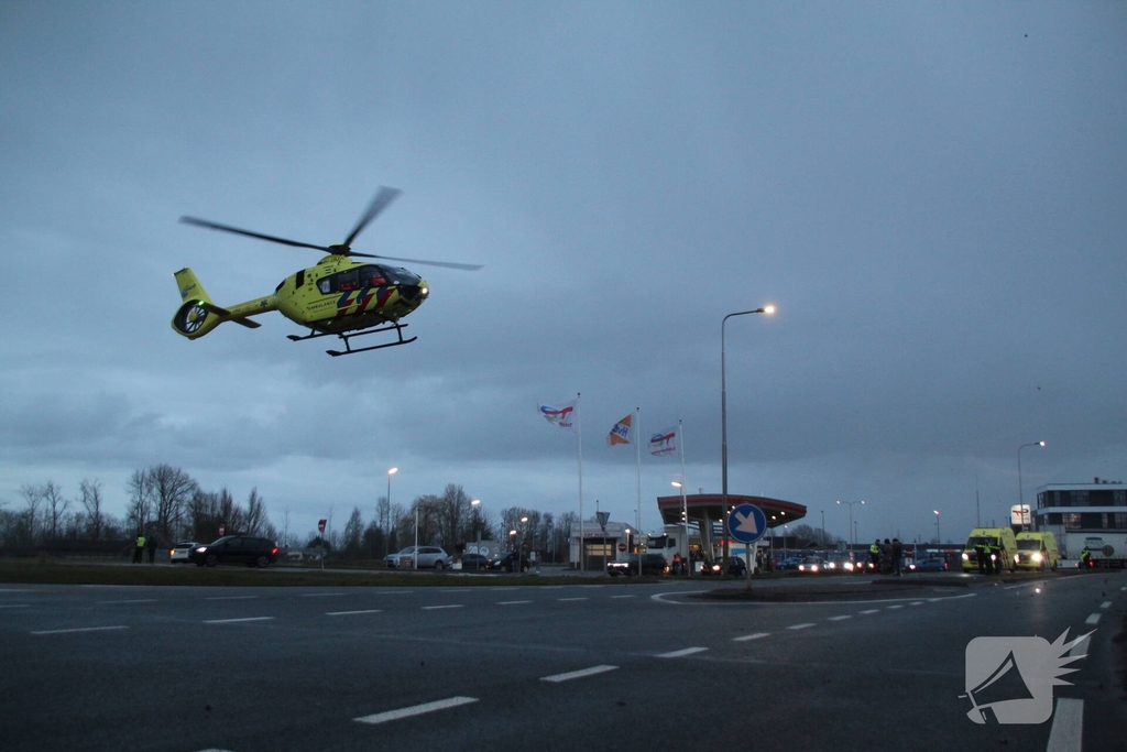 Zware aanrijding tussen fietser en busje