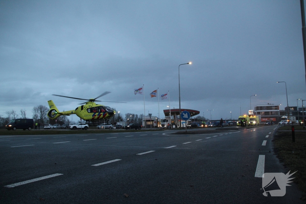 Zware aanrijding tussen fietser en busje