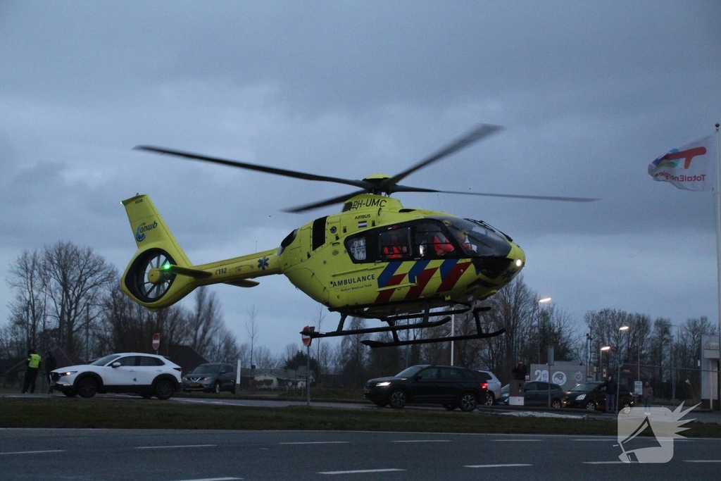 Zware aanrijding tussen fietser en busje