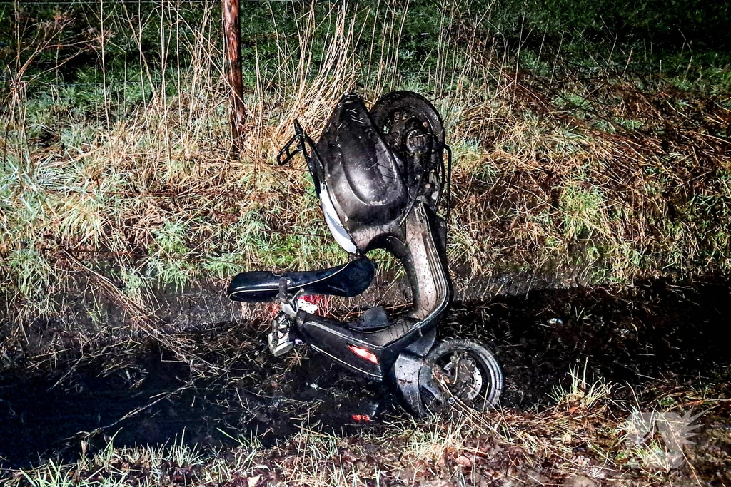 Scooterbestuurster ernstig gewond na aanrijding