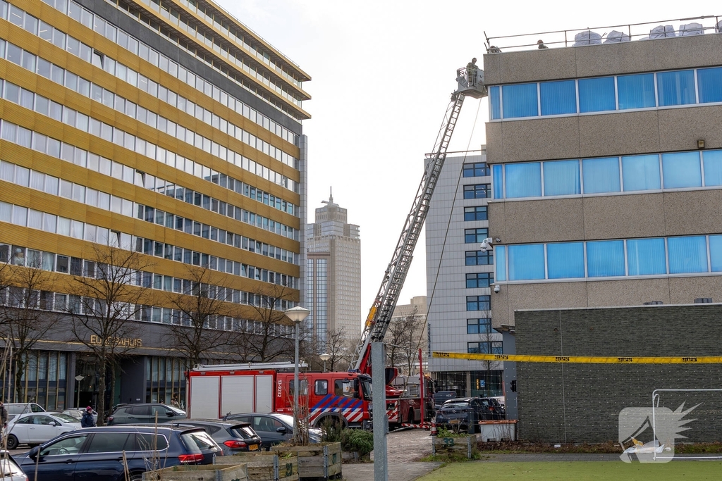 Brand op dak van politiebureau geblust