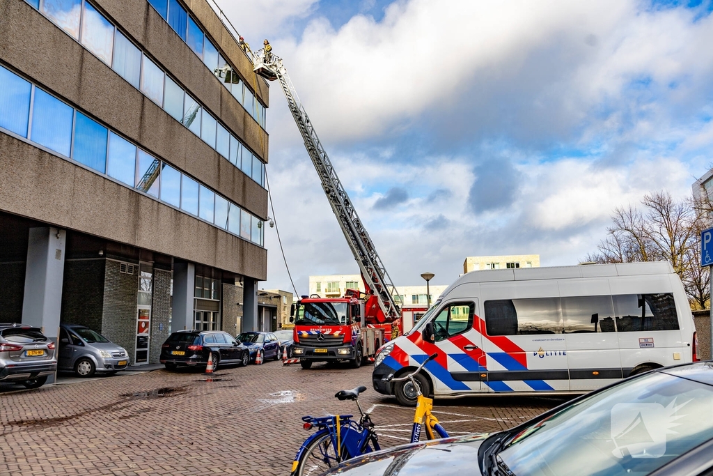Brand op dak van politiebureau geblust