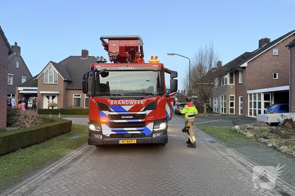 Brandweer bestrijdt schoorsteenbrand