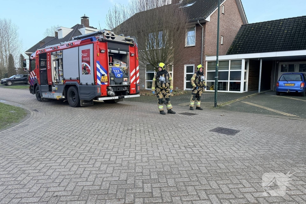 Brandweer bestrijdt schoorsteenbrand