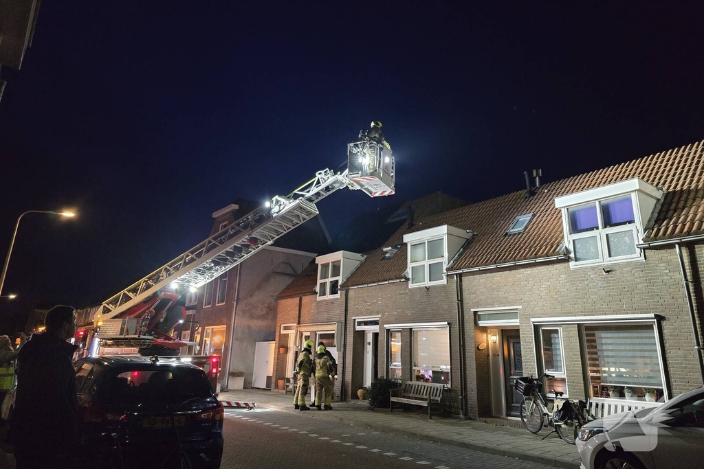 Brand in schoorsteen woning veroorzaakt inzet brandweer