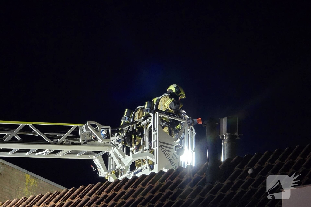 Brand in schoorsteen woning veroorzaakt inzet brandweer