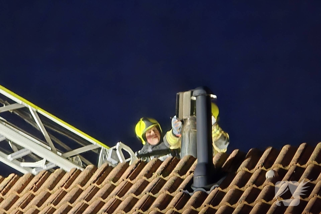 Brand in schoorsteen woning veroorzaakt inzet brandweer