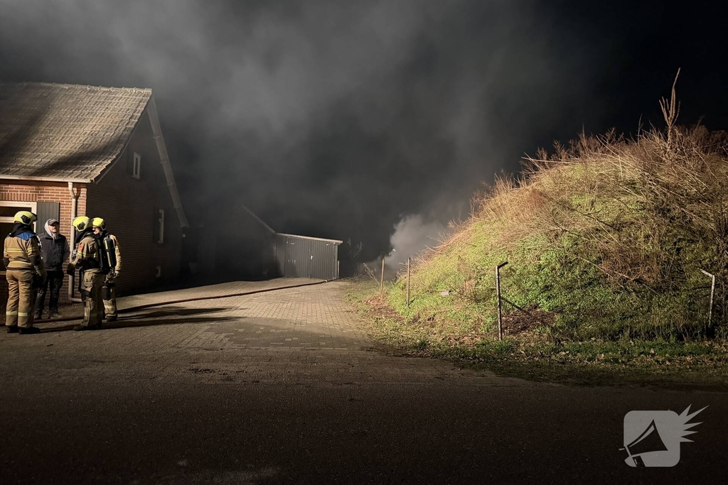 Brand in loods door snoeiafval