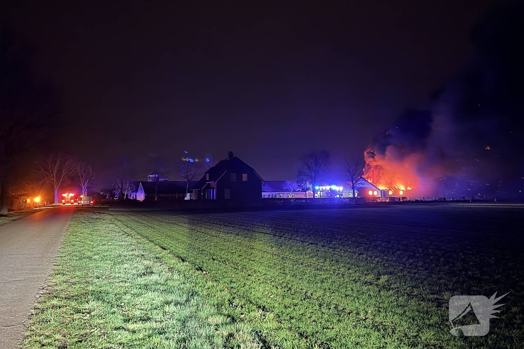 Grote brand in bijgebouw zorgt voor spoedinterventie