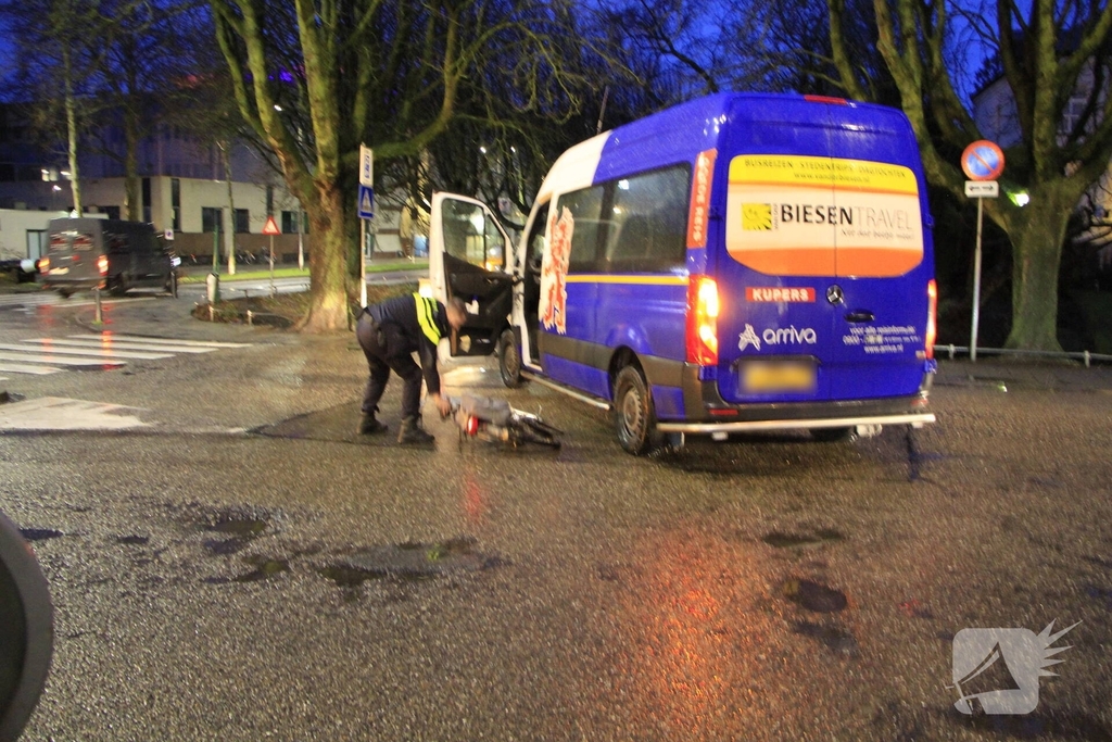 Fietser aangereden door stadsbus