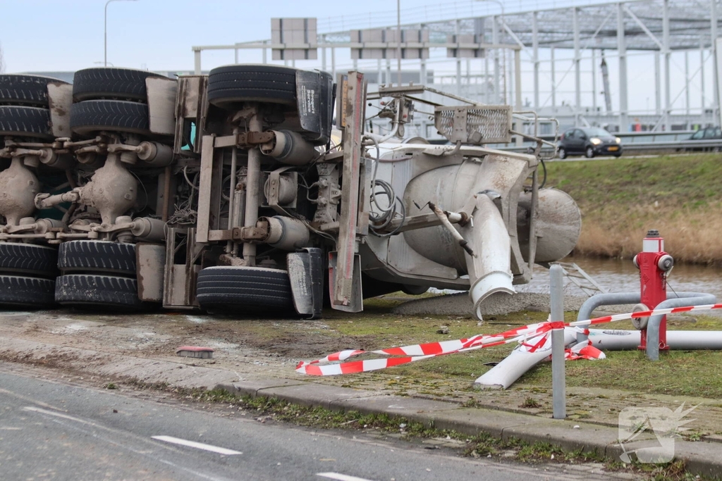 Gewonde bij aanrijding met vrachtauto