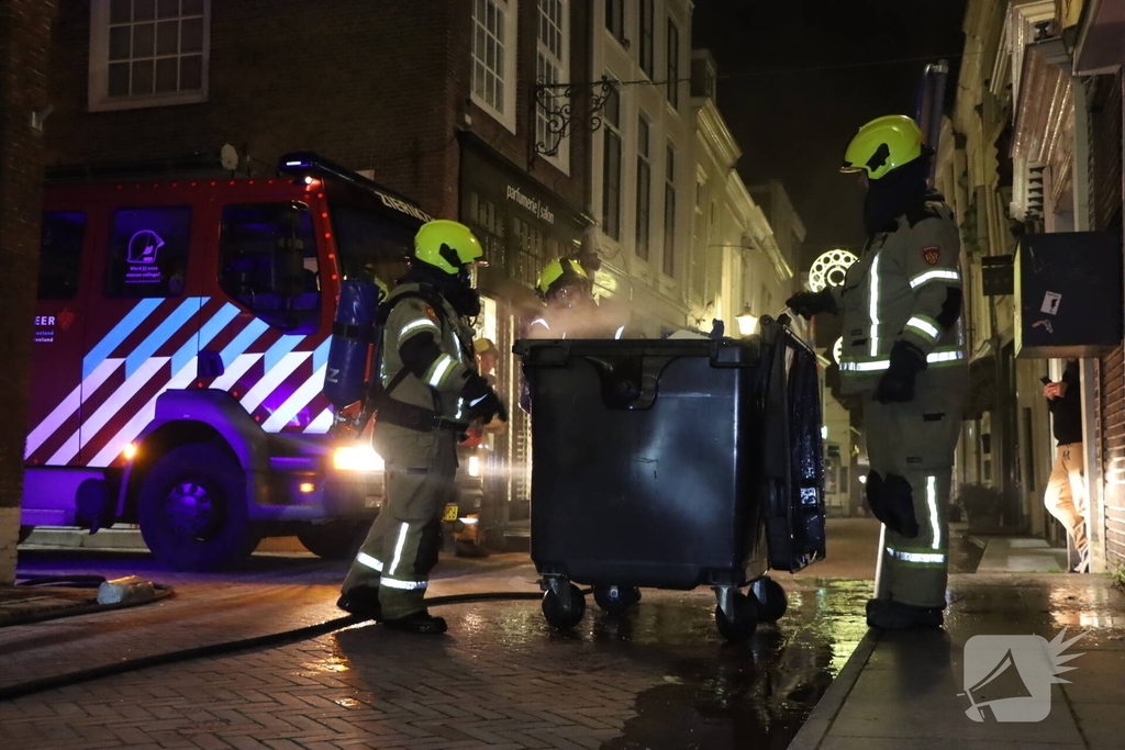 Brand in prullenbak en container