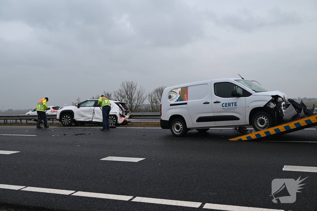 Botsing tussen voertuigen leidt tot ziekenhuisopname