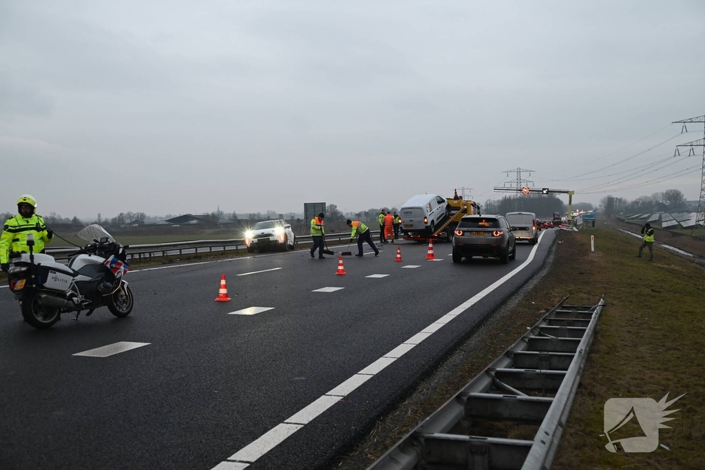 Botsing tussen voertuigen leidt tot ziekenhuisopname