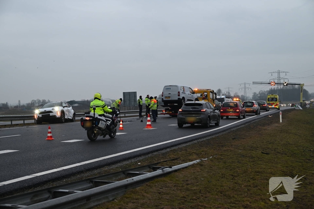 Botsing tussen voertuigen leidt tot ziekenhuisopname