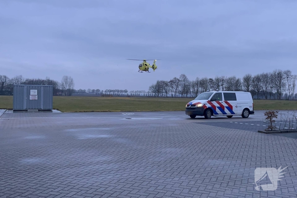 Traumahelikopter landt voor noodsituatie in ziekenhuis