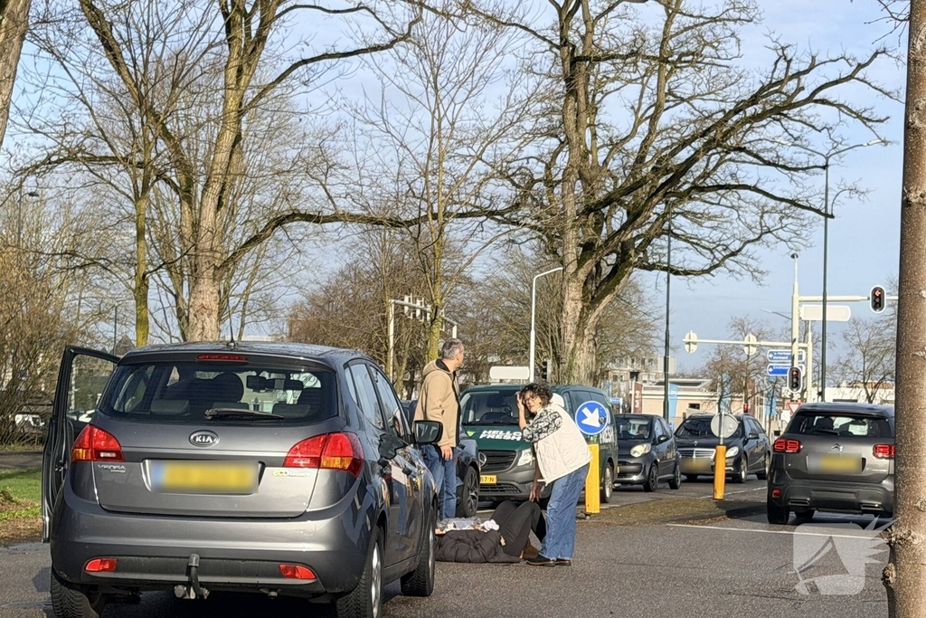 Fietsster gewond bij aanrijding met auto