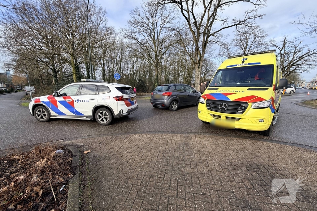 Fietsster gewond bij aanrijding met auto