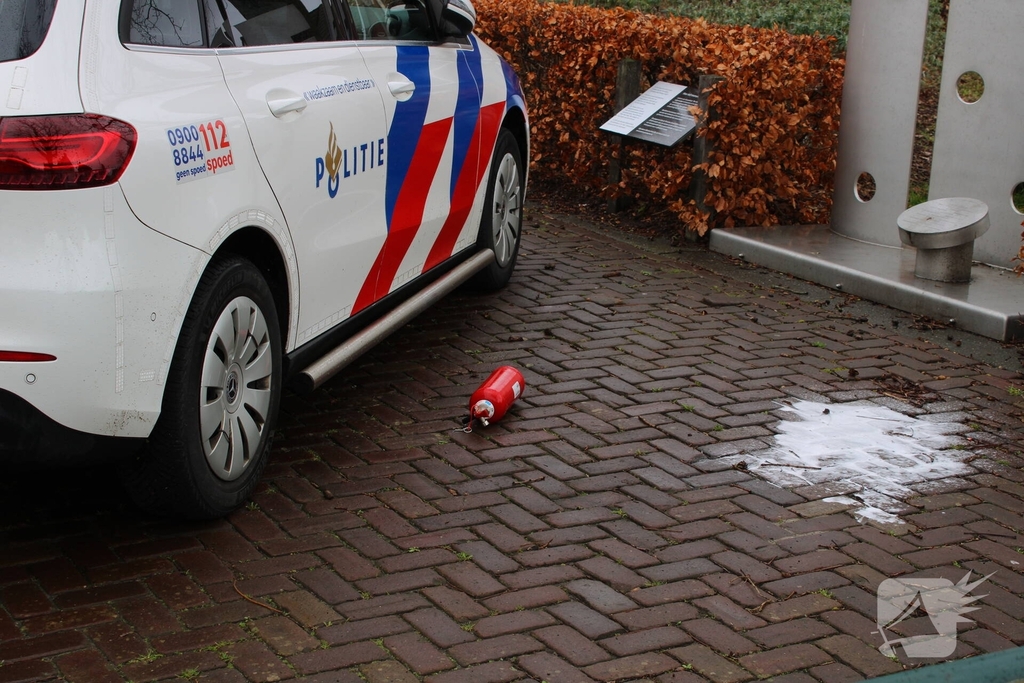 Politie onderneemt bluspoging bij woningbrand