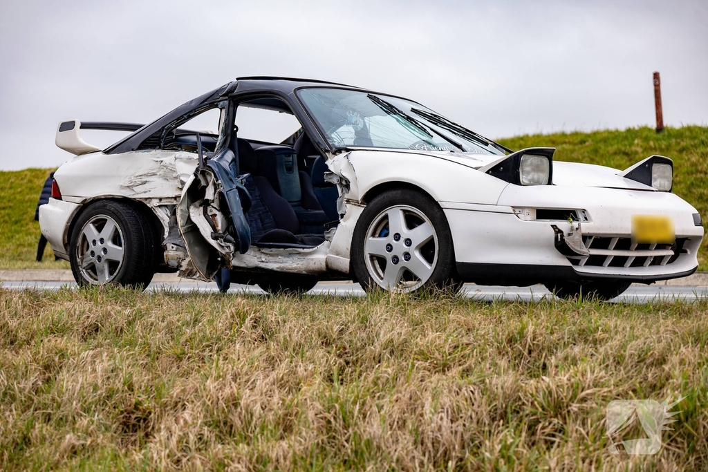 Aanrijding tussen twee auto's leidt tot gewonden