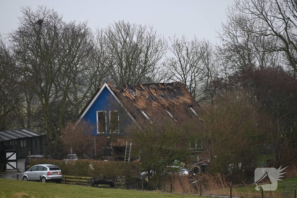 Rietendak gaat verloren bij woningbrand