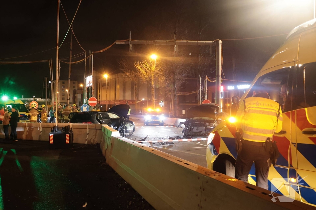 Ongeval tussen twee voertuigen leidt tot hulpdiensten